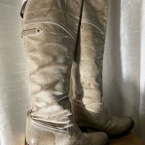 Size 9B distressed Frye boots